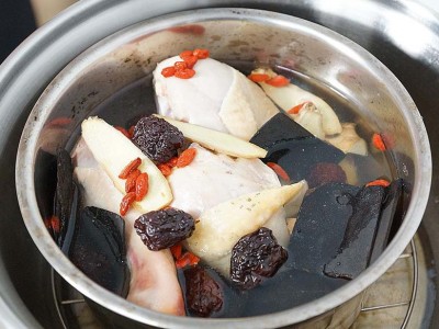 食譜-杜仲燉雞湯