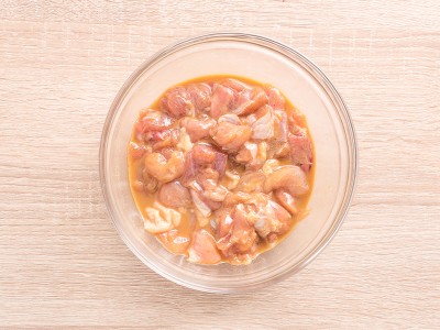 食譜-蔥爆雞丁+芹菜中卷+奶油野菇(一鍋三菜)