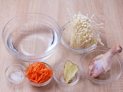 食譜-金針菇燉雞湯