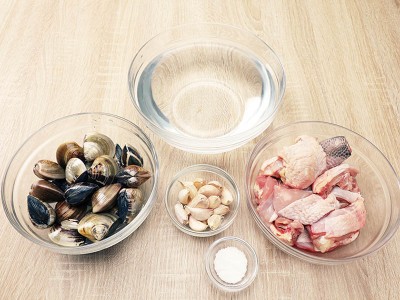食譜-蒜頭蛤蜊雞湯