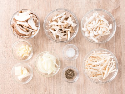 食譜-蔥爆雞丁+芹菜中卷+奶油野菇(一鍋三菜)