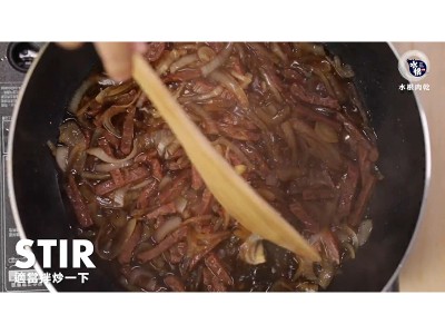 食譜-五分鐘快速料理！洋蔥肉乾蓋飯！