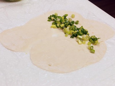 食譜-水餃皮變身蔥油餅