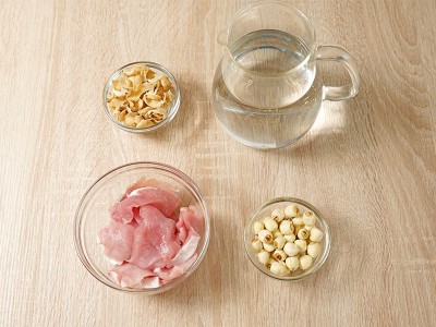 食譜-蓮子百合瘦肉湯