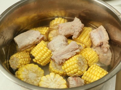 食譜-玉米排骨湯+豆皮白菜包(一鍋二菜)