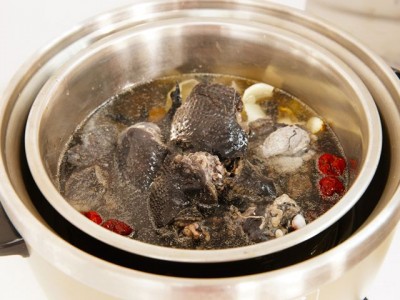 食譜-紅棗栗子烏雞湯