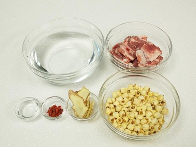 食譜-蓮子排骨湯