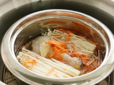 食譜-金針菇燉雞湯