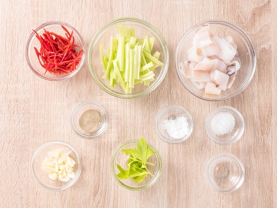 食譜-蔥爆雞丁+芹菜中卷+奶油野菇(一鍋三菜)