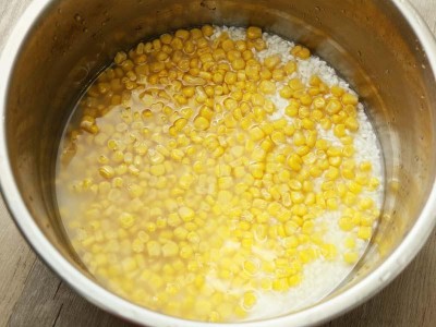 食譜-玉米飯+牛肉丸子 (一鍋二菜)