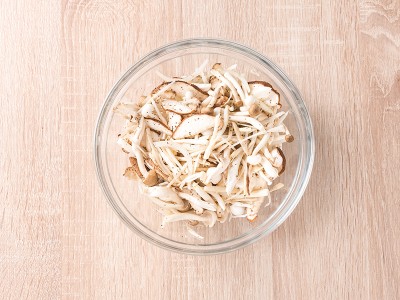 食譜-蔥爆雞丁+芹菜中卷+奶油野菇(一鍋三菜)