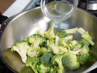 食譜-蒜炒花椰菜