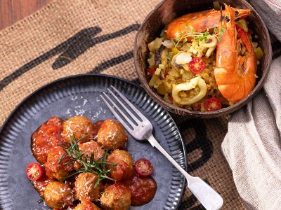 食譜-一鍋兩菜：西班牙海鮮炊花椰菜米+義式肉丸子