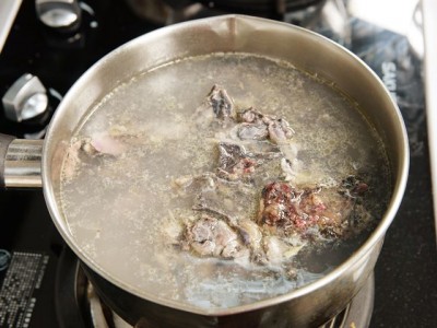 食譜-紅棗栗子烏雞湯