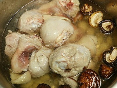 食譜-蒜頭香菇雞湯