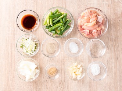 食譜-蔥爆雞丁+芹菜中卷+奶油野菇(一鍋三菜)