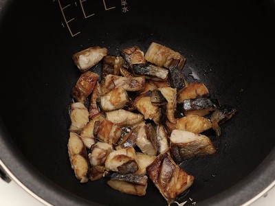 食譜-鹹魚雞粒煲仔飯