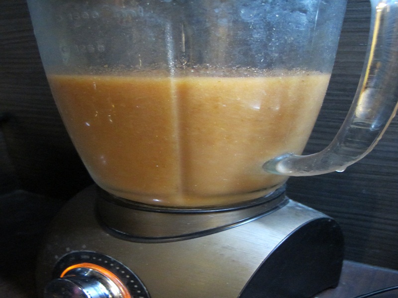 1496824797286633.jpg 6.番茄湯部分則將燉肉的湯和料取出,用果汁機打成泥狀,.JPG