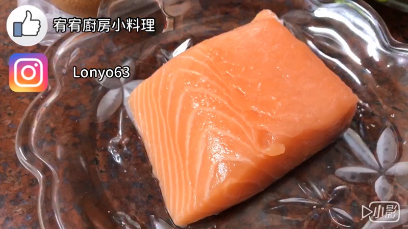 1554261867293556.jpg 1鮭魚沾海鹽放置.jpg